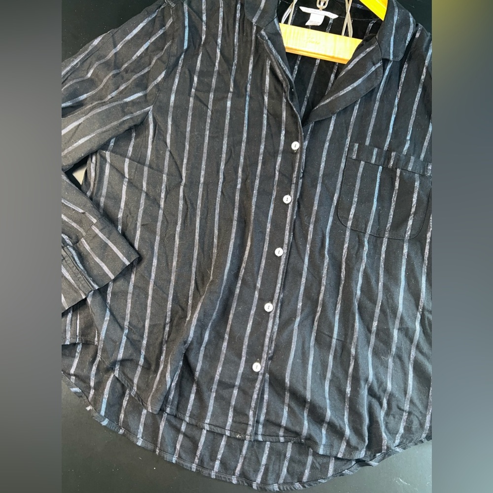 Victoria's Secret Women's Long Sleeve Button Down High/Low Curved Hem Large GUC